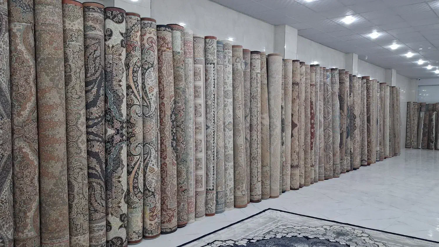 بزرگترین مرکز خرید وفروش فرش کارکرده (دست دو)|فرش|یزد, |دیوار