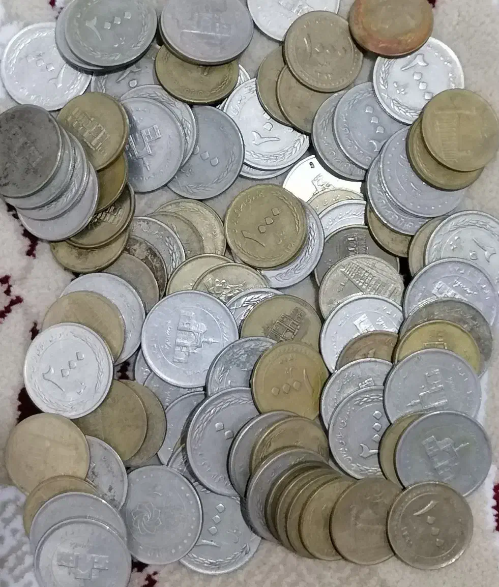 سکه دویست تومنی و صدتومنی|کلکسیون سکه، تمبر، اسکناس|شیراز, شهدای شهرک سعدی|دیوار