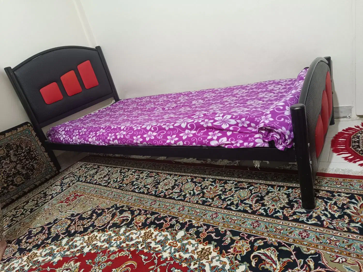 تخت یه نفره ی فلزی|تخت و سرویس خواب|محمدشهر, محمدشهر|دیوار