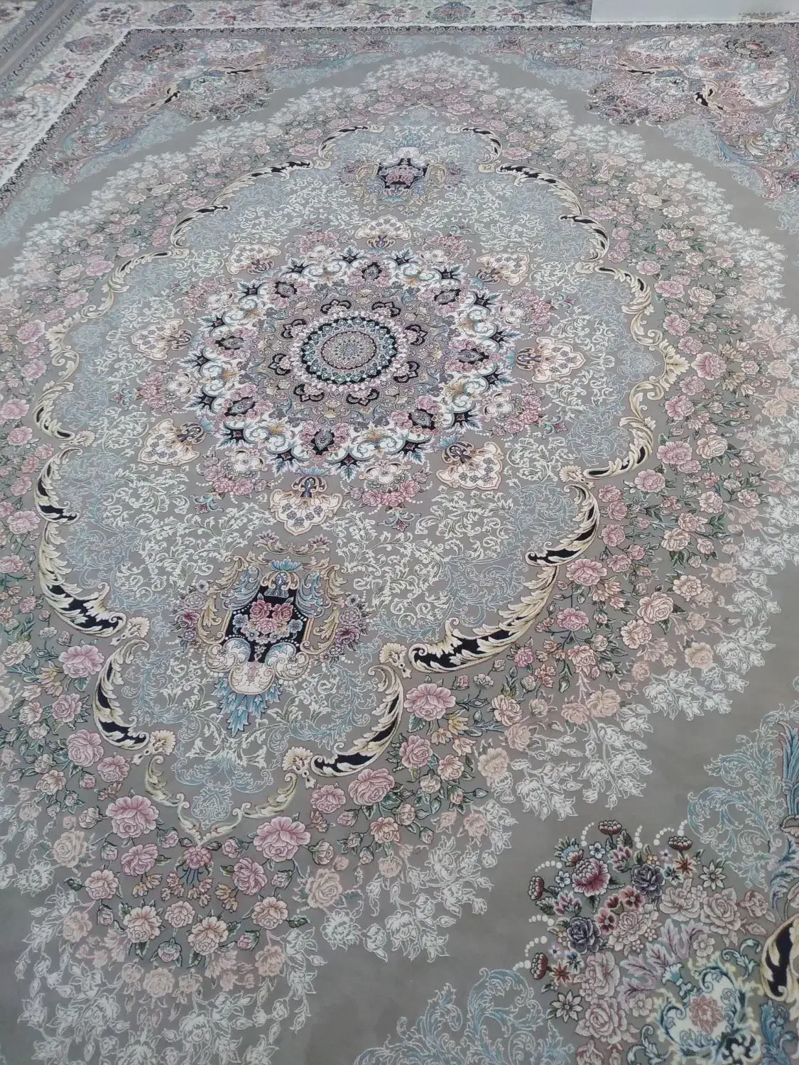 یک جفت فرش ۱۲۰۰ صفویه|فرش|اردبیل, |دیوار