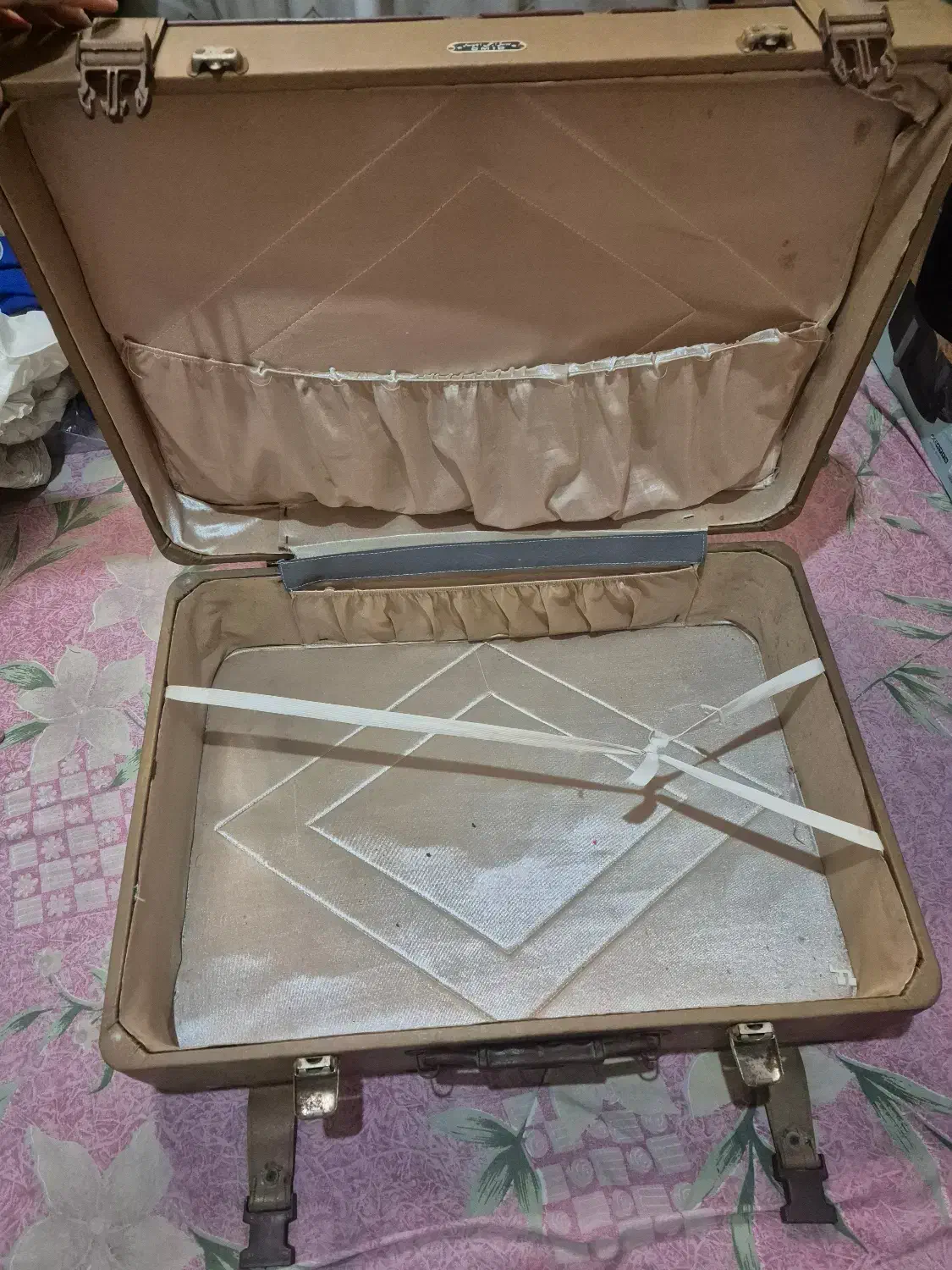 چمدان نو|کیف، کفش، کمربند|رشت, قاسمیه|دیوار