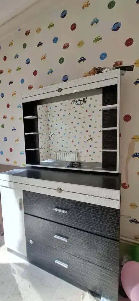 تخت دو نفره + میز ارایشی(قیمت عالی)|تخت و سرویس خواب|تهران, سازمان برنامه جنوبی|دیوار