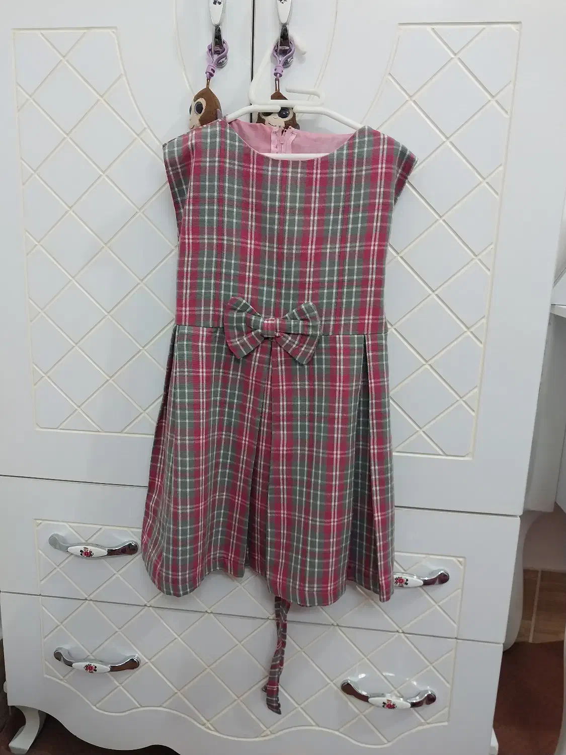 تعدادی لباس دخترانه|لباس|برخوار, |دیوار