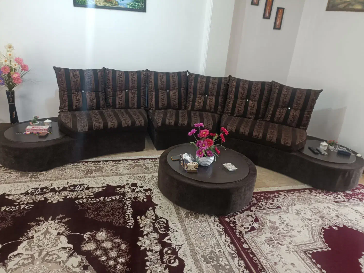 مبل سالم و تمیز|مبلمان خانگی و میز عسلی|پایین هولار, |دیوار