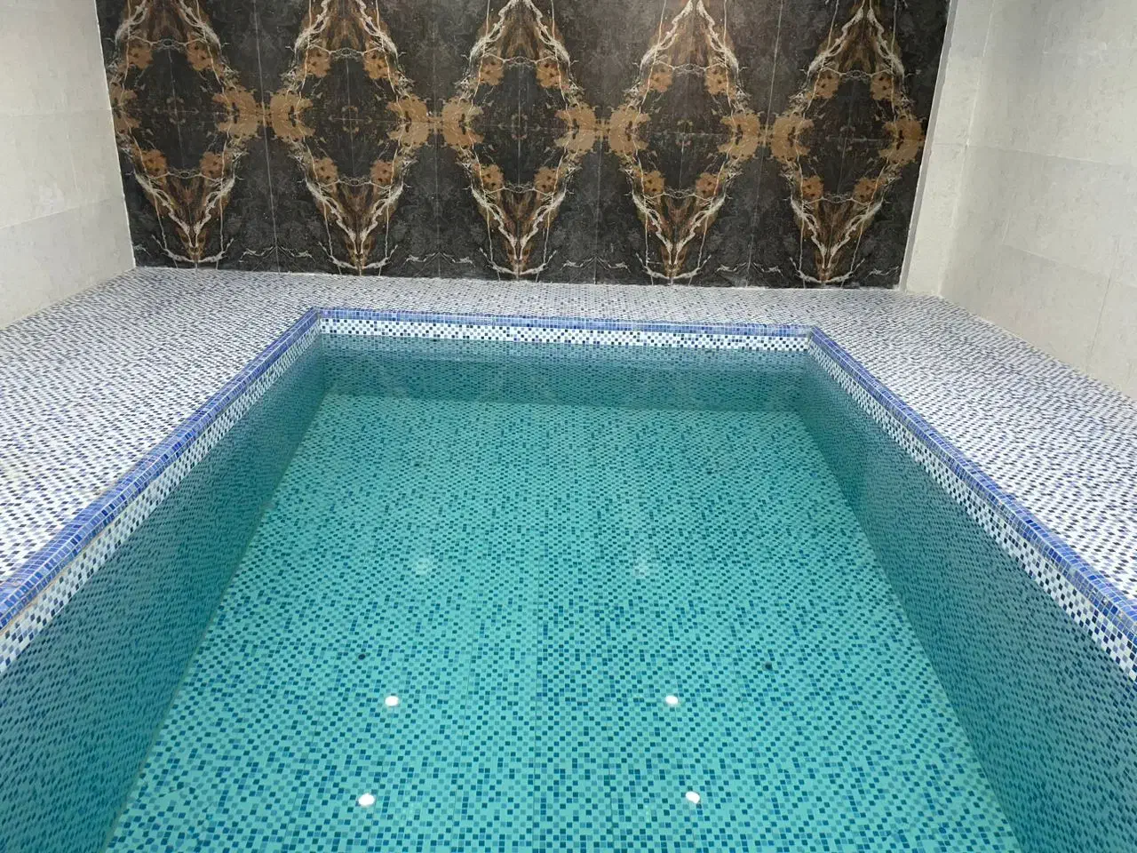 اجاره روزانه باغ ویلا استخر آب گرم|اجارهٔ کوتاه‌مدت ویلا و باغ|اصفهان, سرشبادران|دیوار