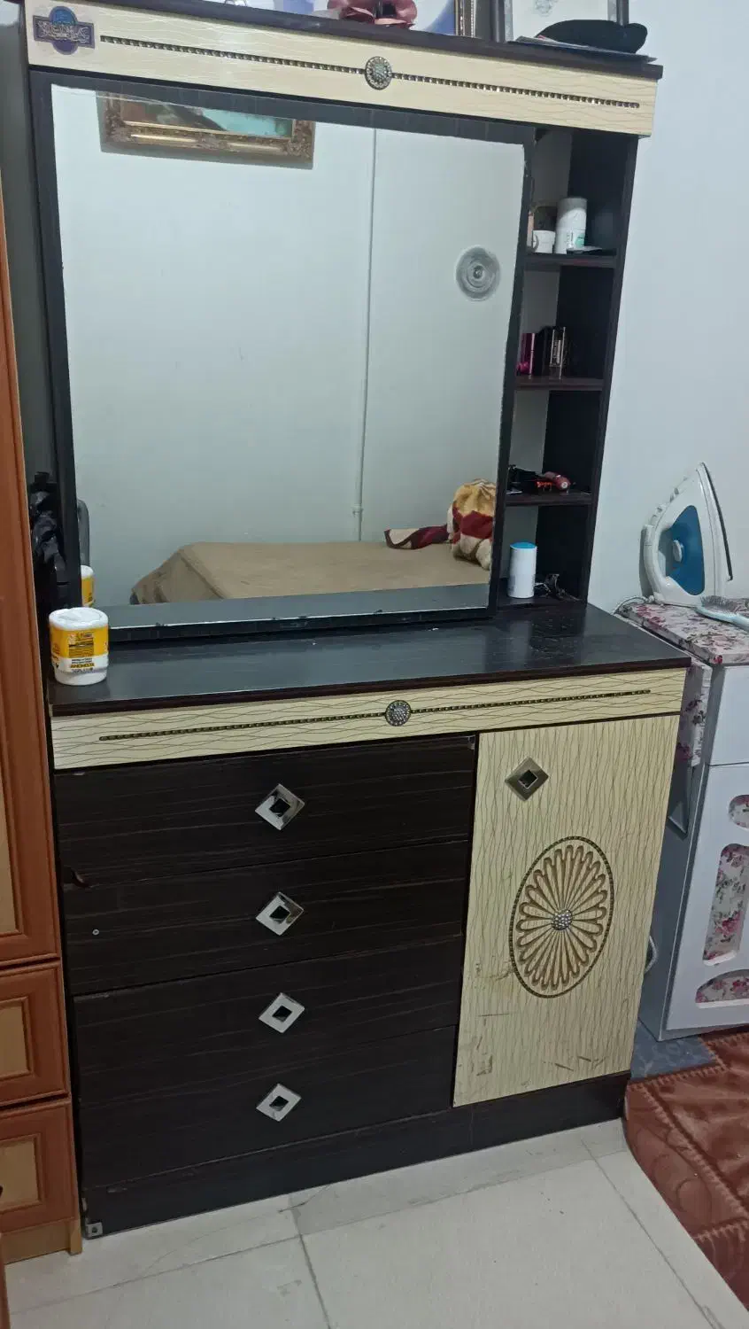 میز ارایش کارکرده|تخت و سرویس خواب|قم, شاه احمد قاسم|دیوار