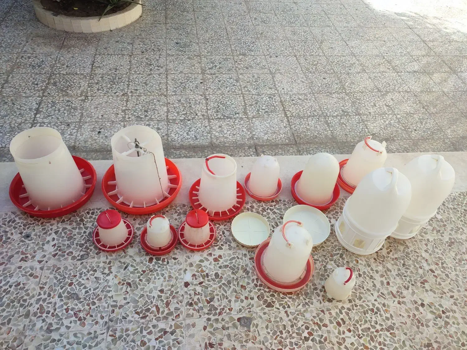 آبخوری مرغ|لوازم جانبی حیوانات|کازرون, |دیوار