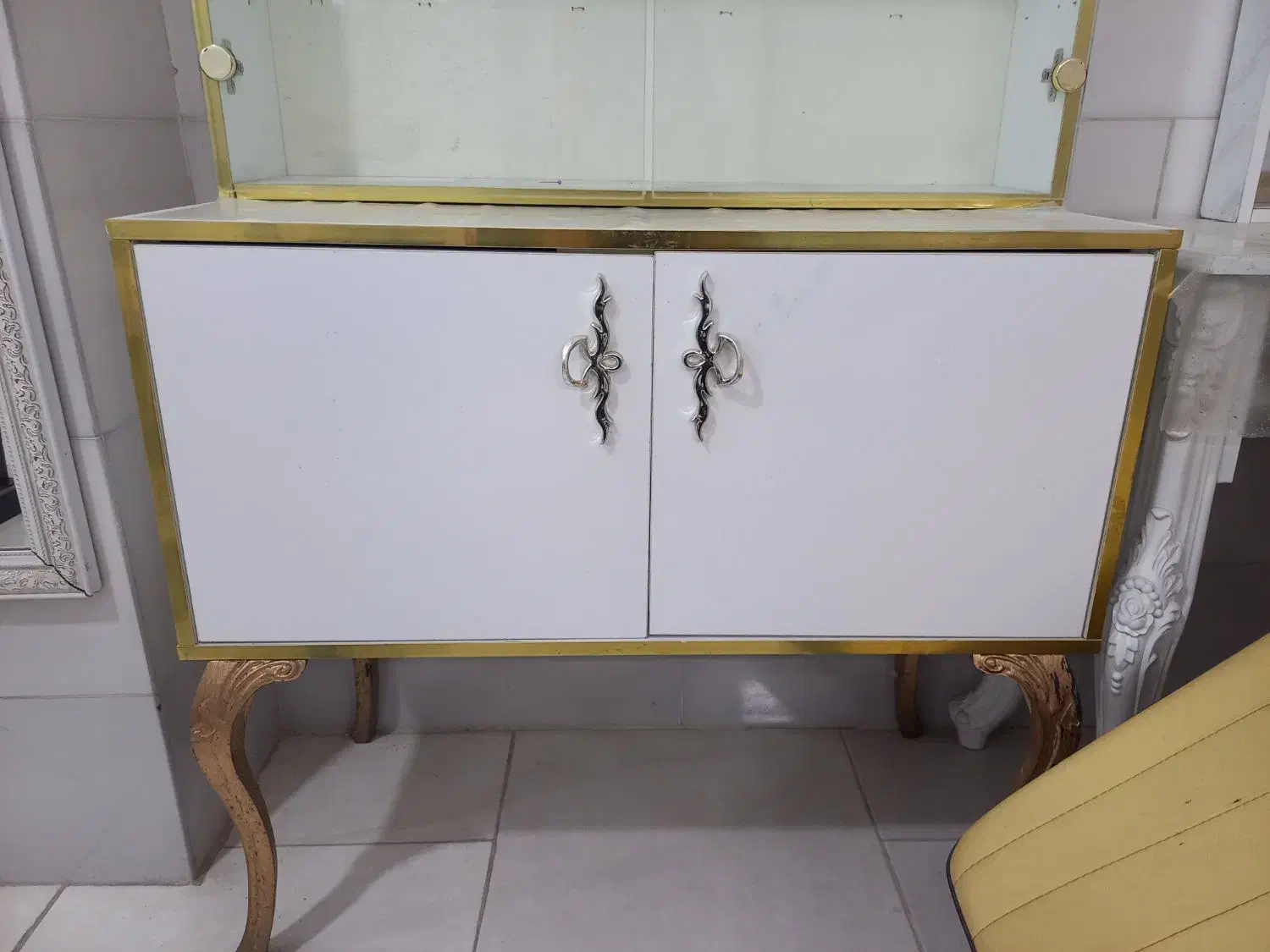 وسایل آرایشگاه(میزوصندلی)|آرایشگاه و سالن‌های زیبایی|بابلسر, |دیوار