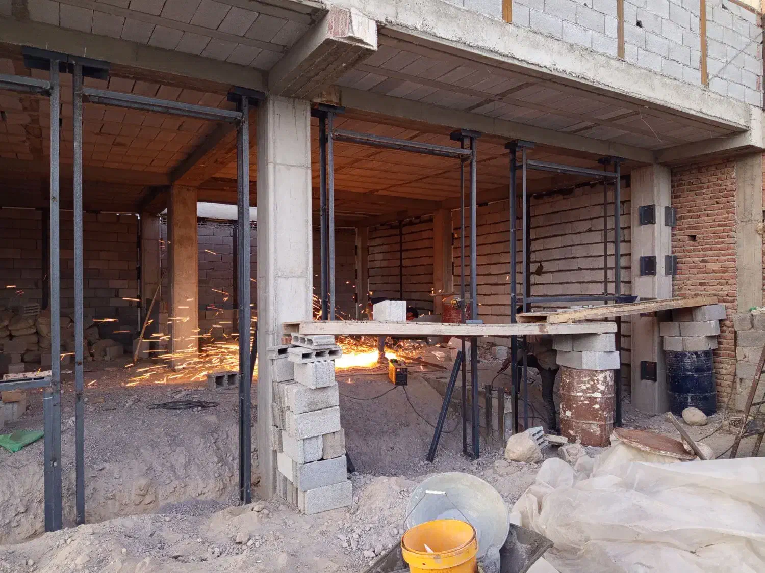 جوشکاری اسکلت و انواع سازه‌های فلزی|خدمات پیشه و مهارت|سهند, |دیوار