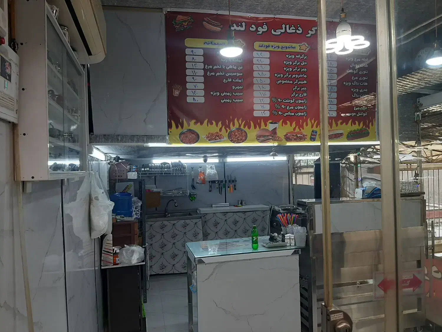 به یک پیک جوان جهت کار در فست فود نیازمندیم|استخدام خدمات فروشگاه و رستوران|تهران, بازار|دیوار