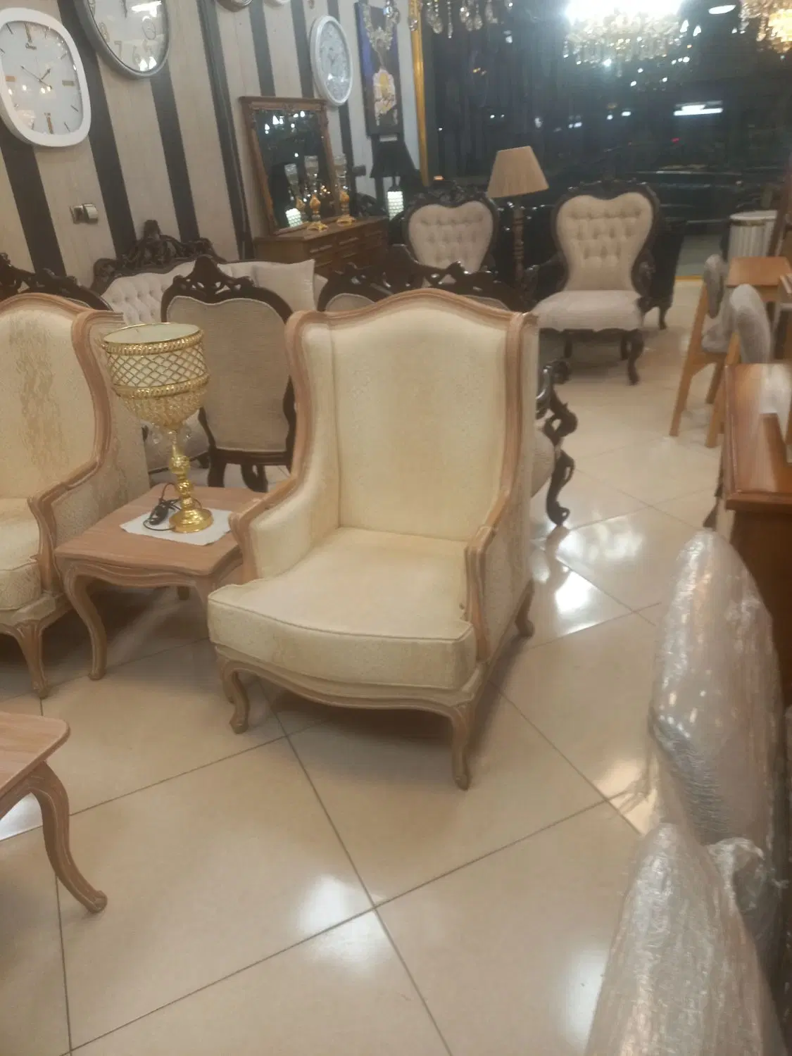 مبلمان فرانسوی زیر قیمت نمایشگاه ۳۰ درصد زیر قیمت|مبلمان خانگی و میز عسلی|تهران, ابوذر|دیوار