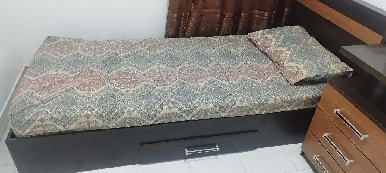 فروش تخت یک نفره همراه با تشک و دراور آینه|تخت و سرویس خواب|تهران, توحید|دیوار