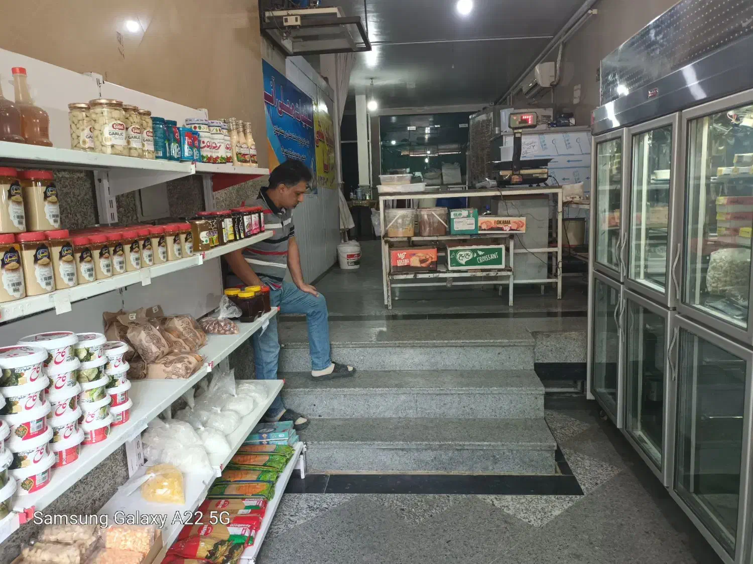 معازه بر خیابان ملگ اشتر کمی مانده به جمهوری|اجارهٔ مغازه و غرفه|قم, باغ شریفی|دیوار