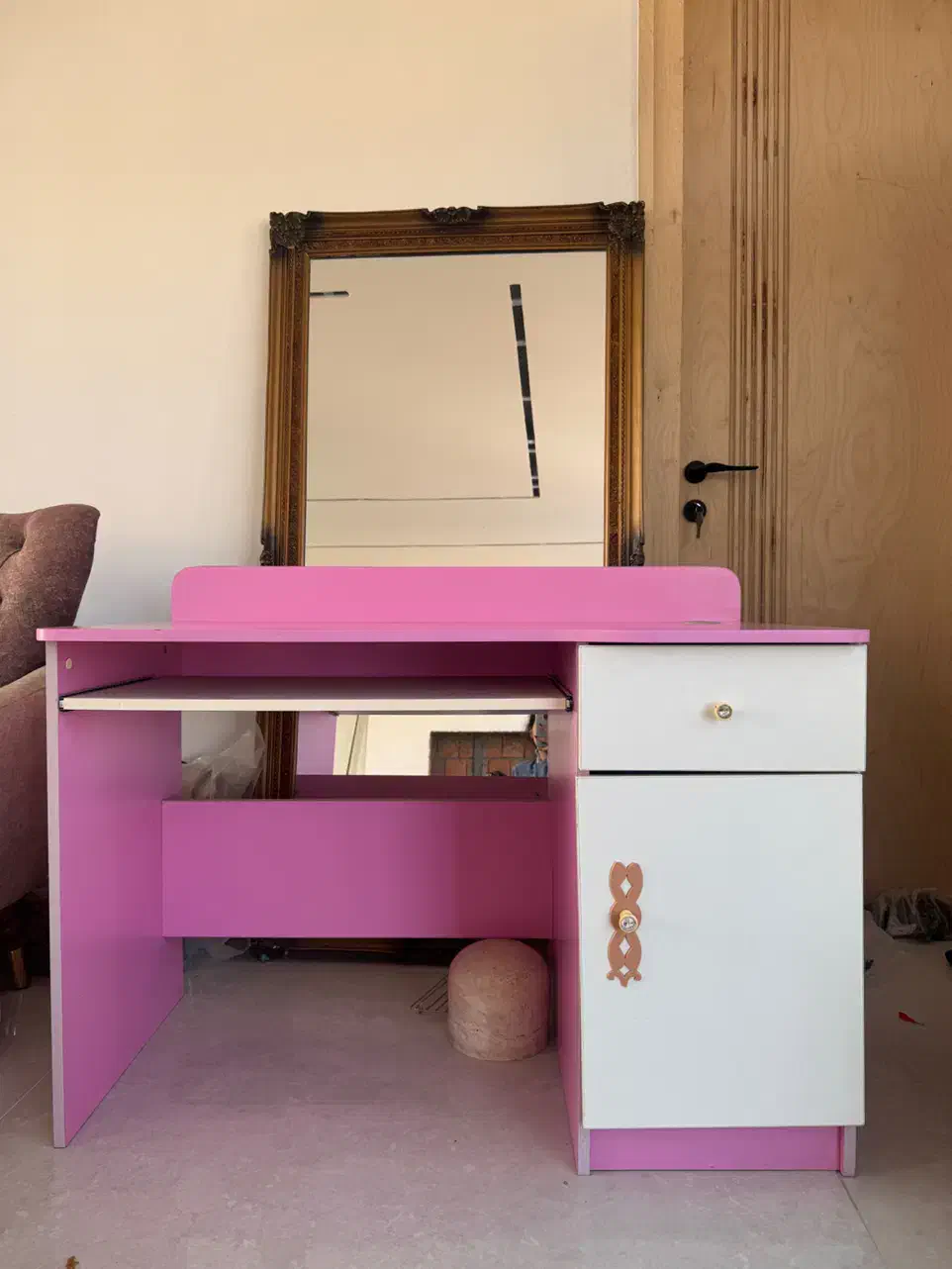 میز تحریر دخترانه|تخت و سرویس خواب|نور, |دیوار