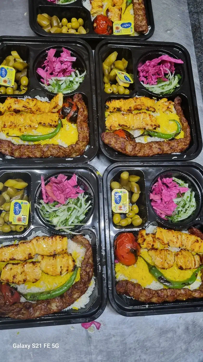 کمک آشپز و کارگر ساده|استخدام خدمات فروشگاه و رستوران|تهران, شهرک ولیعصر جنوبی|دیوار