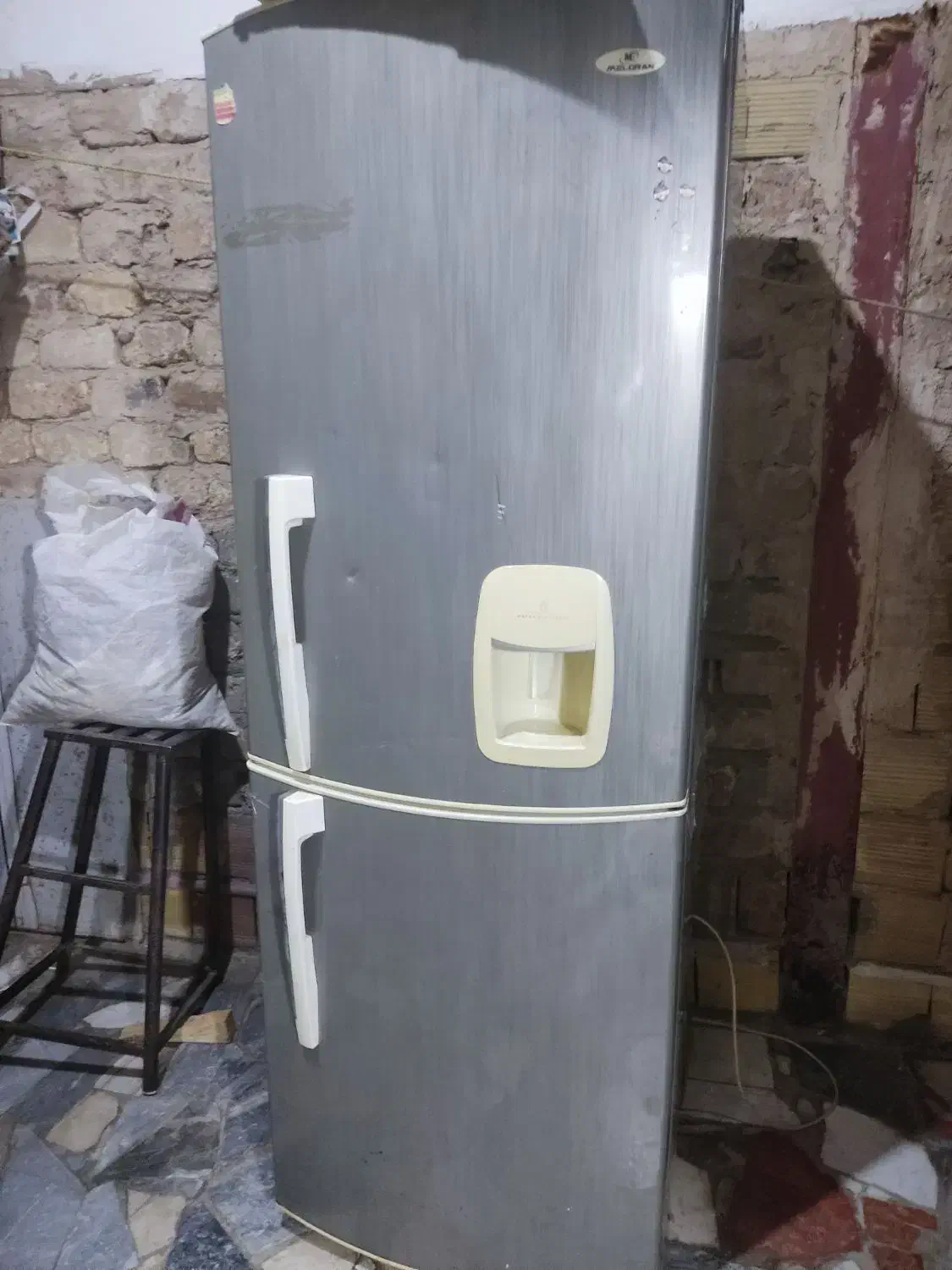 یخچال|یخچال و فریزر|قم, قلعه یزدیها|دیوار