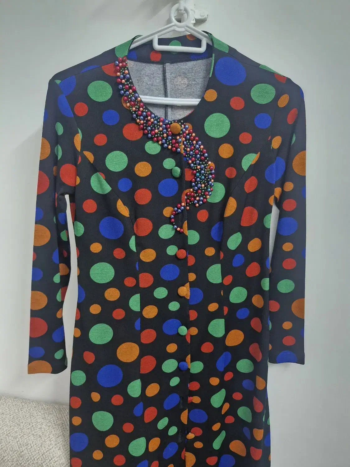 مانتو|لباس|قم, وادی السلام|دیوار