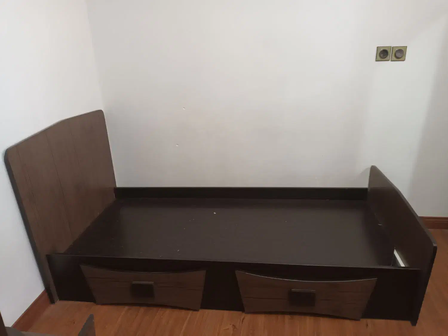 تخت خواب و کمد و میز کامپیوتر نوجوان|تخت و سرویس خواب|کرمانشاه, |دیوار