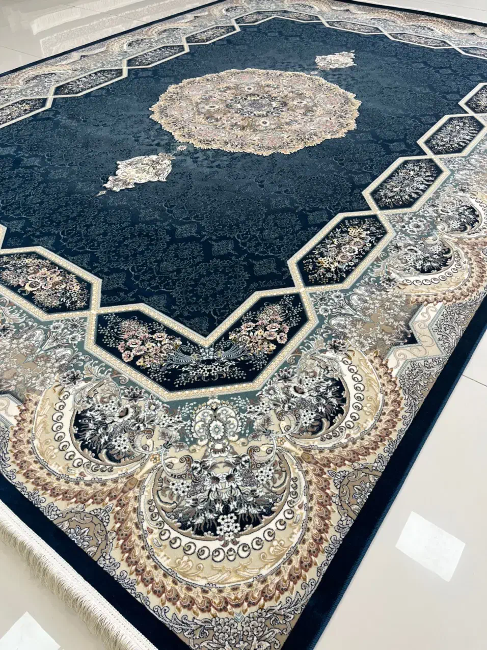 فرش ۱۲ متری ۱۲۰۰ شانه|فرش|صدرا-فارس, فاز ۱|دیوار