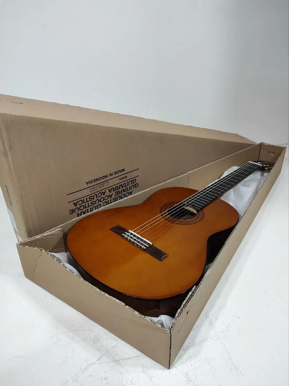 گیتارکلاسیک یاماهاC40*شروعی حرفهای باصدایی دلنشین|گیتار، بیس، امپلیفایر|تهران, استقلال|دیوار