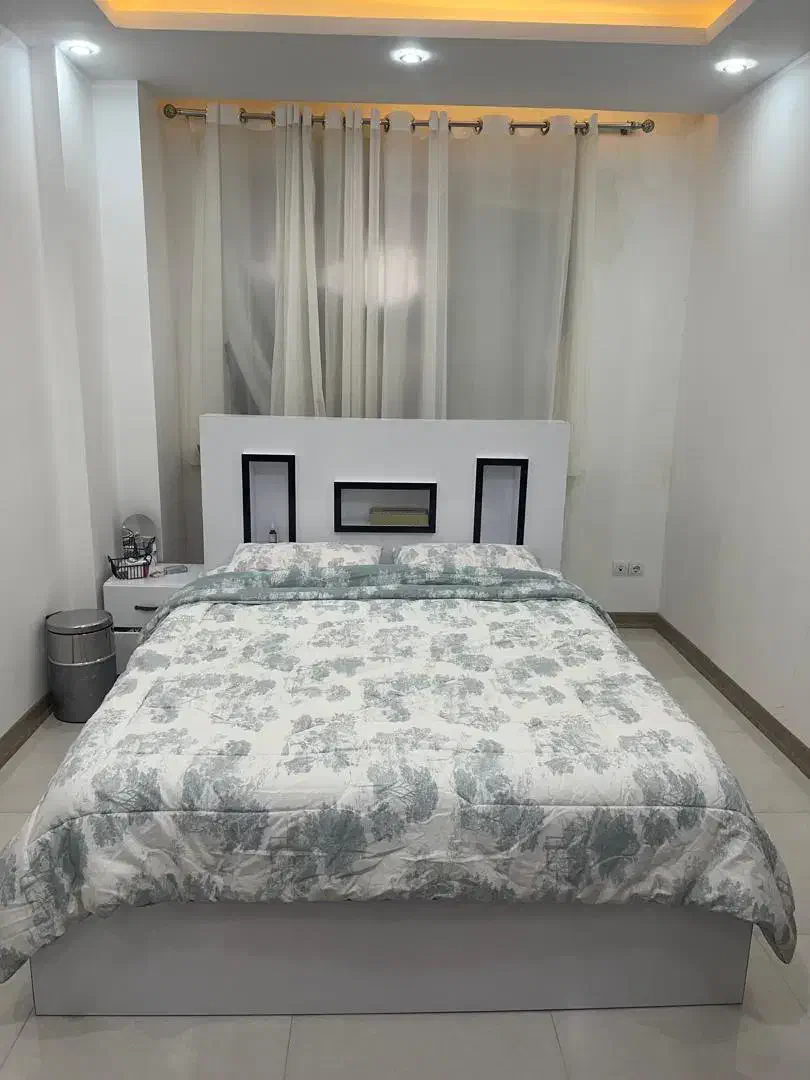 سرویس خواب دو نفره، خوشخواب و میز توالت|تخت و سرویس خواب|صدرا-فارس, فاز ۱|دیوار