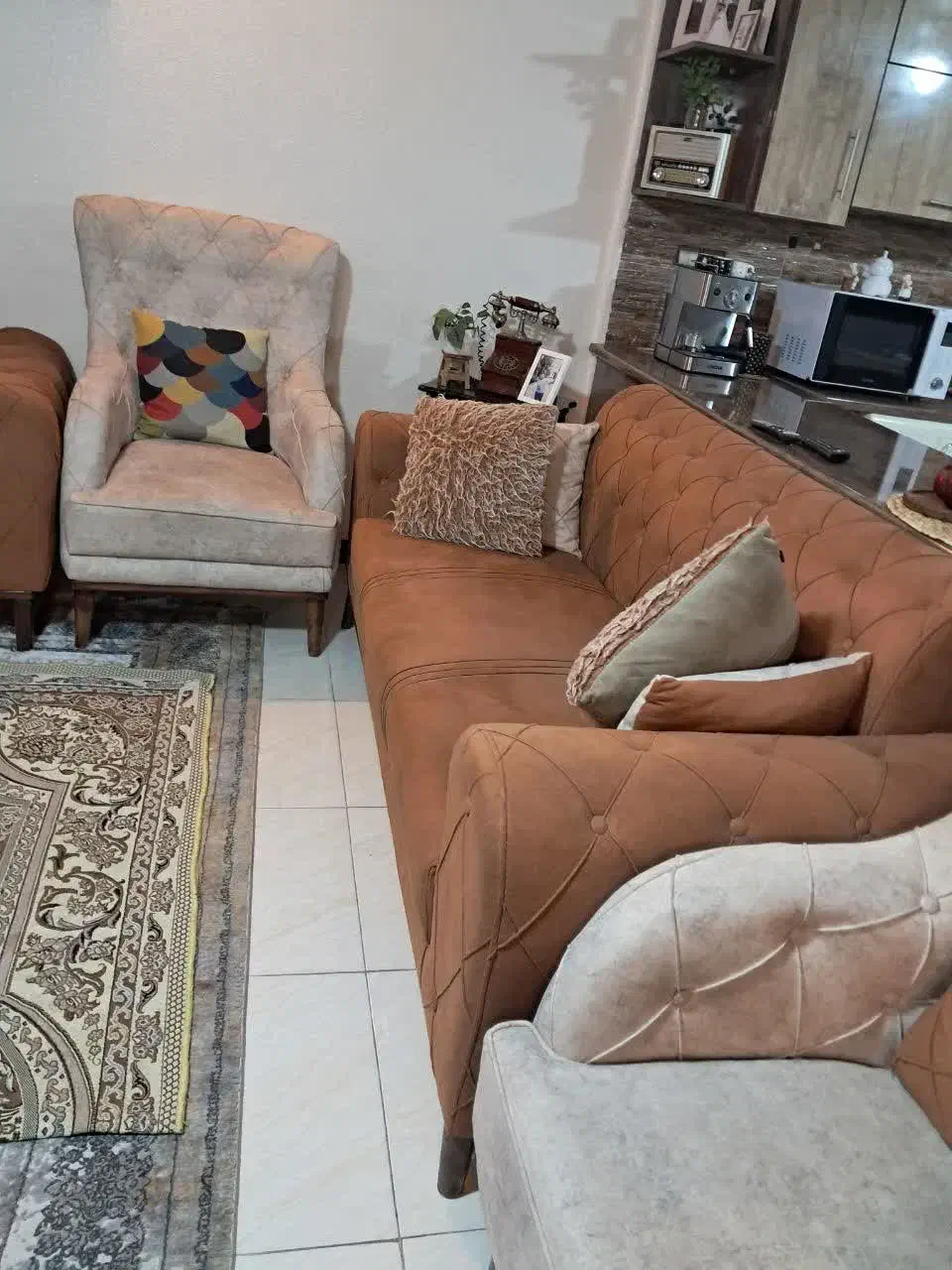 مبل هفت نفره ۲سال استفاده شده|مبلمان خانگی و میز عسلی|شاهین‌شهر, شهرک ردانی پور|دیوار