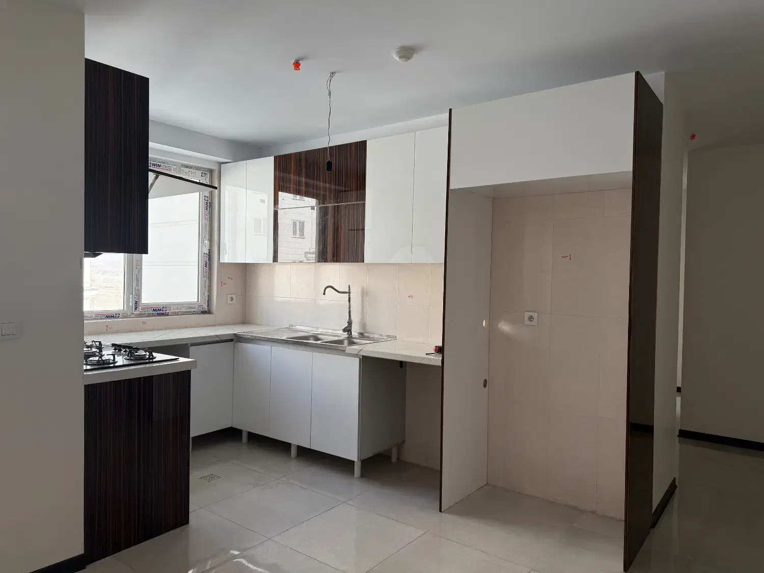 کابینت های‌گلاس نو + سینک و گاز ۵ شعله|مصالح و تجهیزات ساختمان|اندیشه, اندیشه فاز ۳|دیوار