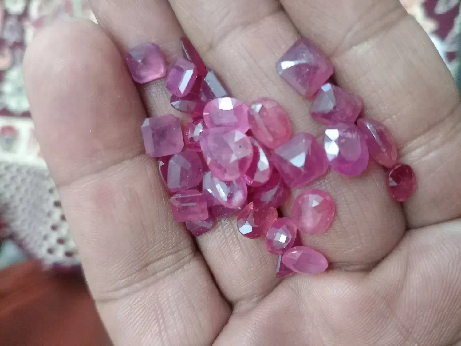 یاقوت سرخ|جواهرات|ری, سیزده آبان|دیوار