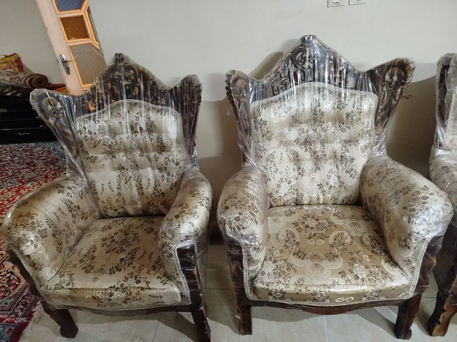 مبل سلطنتی نه نفره نو با میز و عسلی|مبلمان خانگی و میز عسلی|قزوین, |دیوار