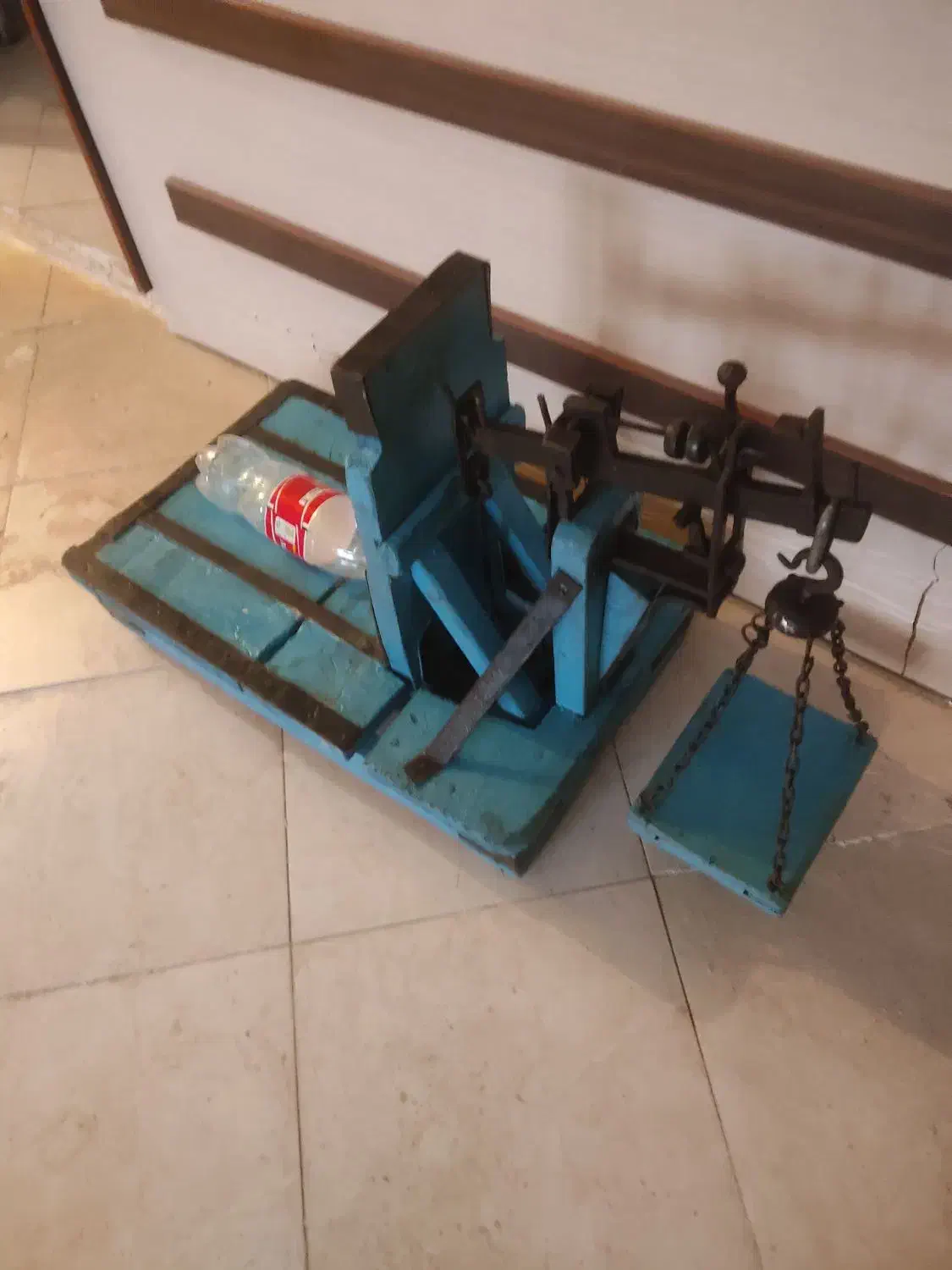 قاپان چوبی کوچک خاص|کلکسیون اشیاء عتیقه|تهران, فلسطین (میدان انقلاب)|دیوار