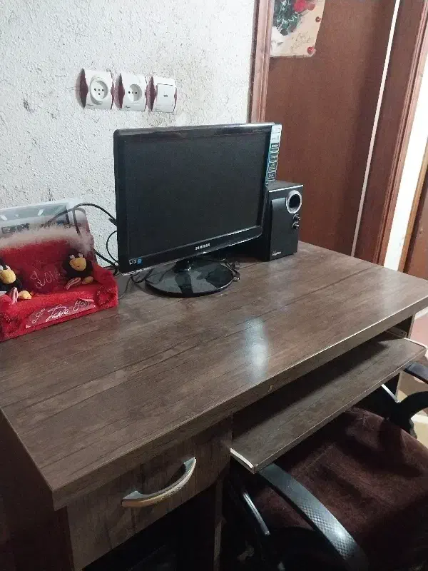 کامپیوتر و میز و صندلی|رایانه رومیزی|کردکوی, |دیوار