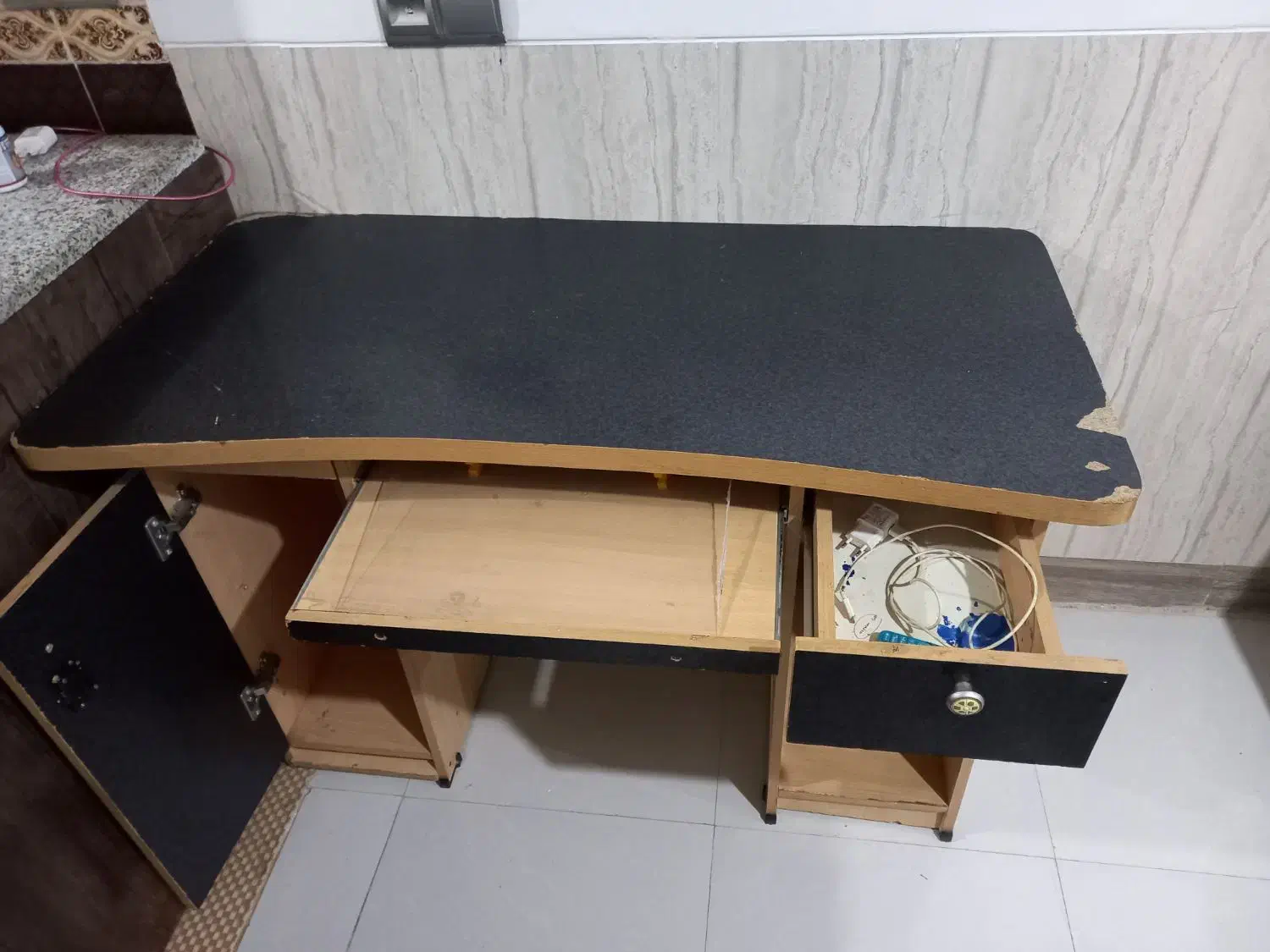 میز و صندلی گردان|میز تحریر و کامپیوتر|یزد, |دیوار