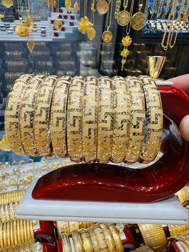 النگوتکپوش پورهنگ طرح ورساچ ۵ درصد بالای تابلو|جواهرات|شیراز, بازار|دیوار