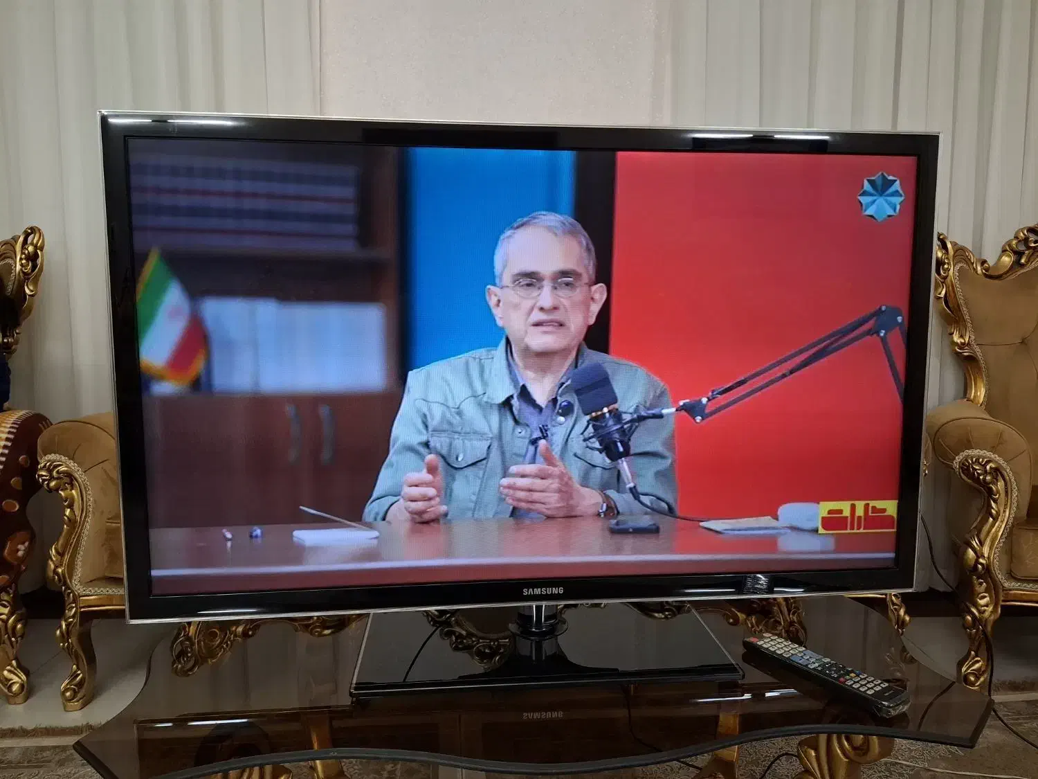 یک دستگاه تلویزیون ۴۶ اینچ|تلویزیون و پروژکتور|بروجرد, |دیوار