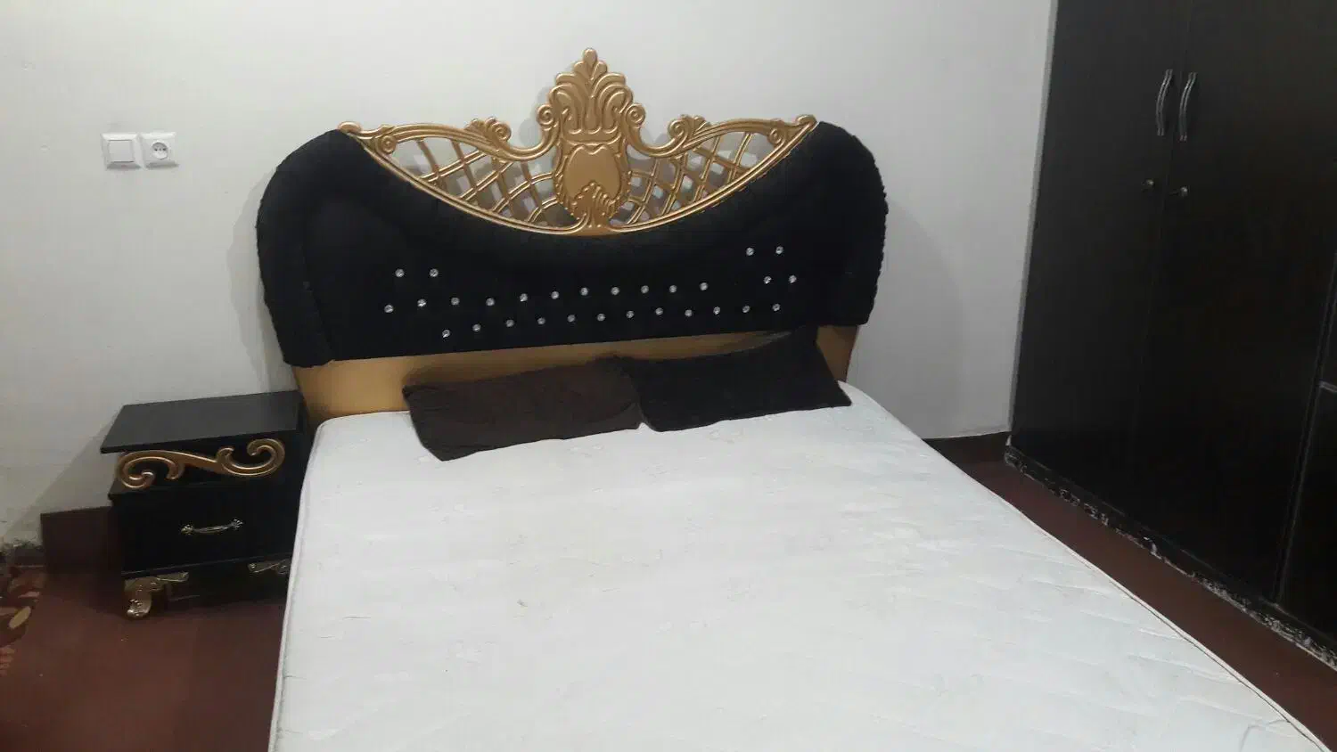 تخت خواب‌باتشک‌|تشک تختخواب|شوش, |دیوار