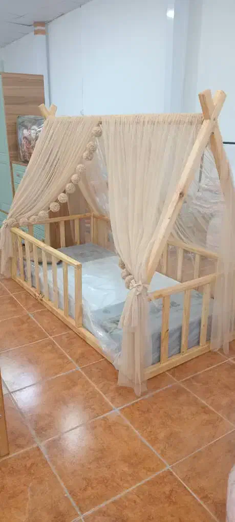 میزتحریر و تخت خواب کودک|تخت و سرویس خواب|برازجان, |دیوار