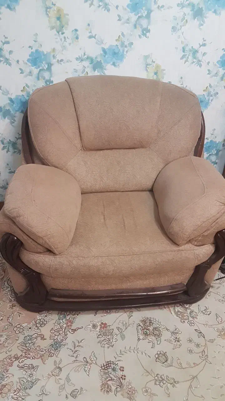 مبل هفت نفره محکم و تمیز|مبلمان خانگی و میز عسلی|کاشمر, |دیوار