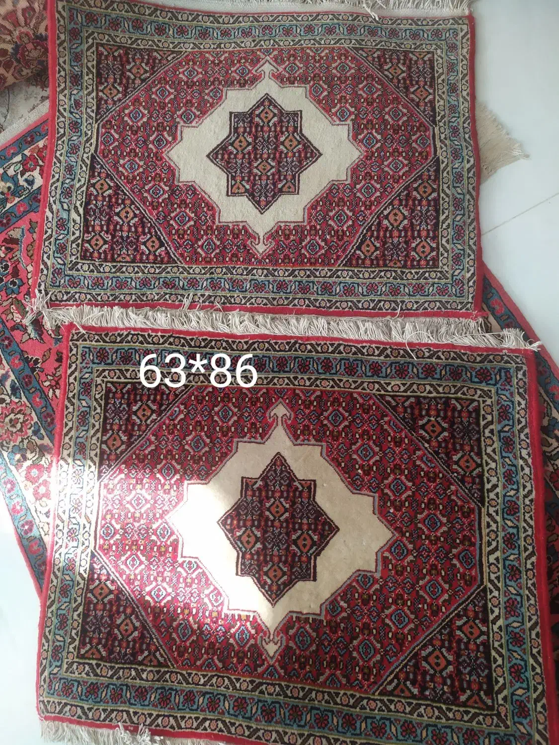 دو عدد فرش نیم ذرع  و دو جفت پشتی|فرش|همدان, |دیوار