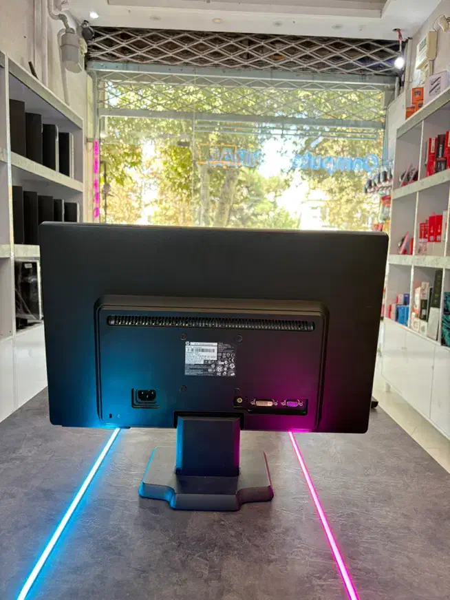 مانیتور ۲۰ اینچ LED برند HP با پورت VGA / DVI|قطعات و لوازم جانبی رایانه|مشهد, گوهرشاد|دیوار