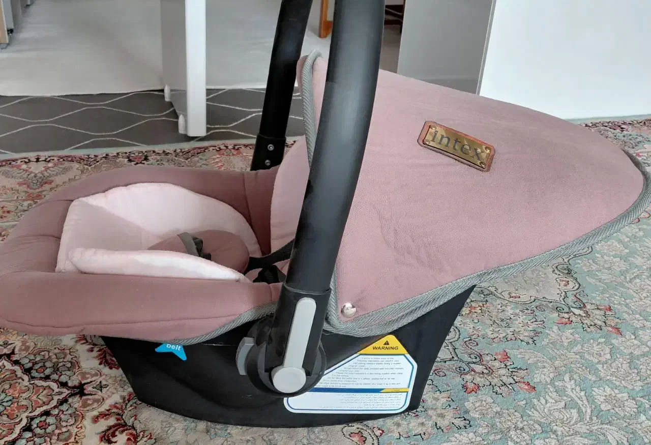 یک عدد صندلی ماشین مخصوص کودک و کریر به فروش میرسد|کالسکه و لوازم جانبی|سیرجان, |دیوار