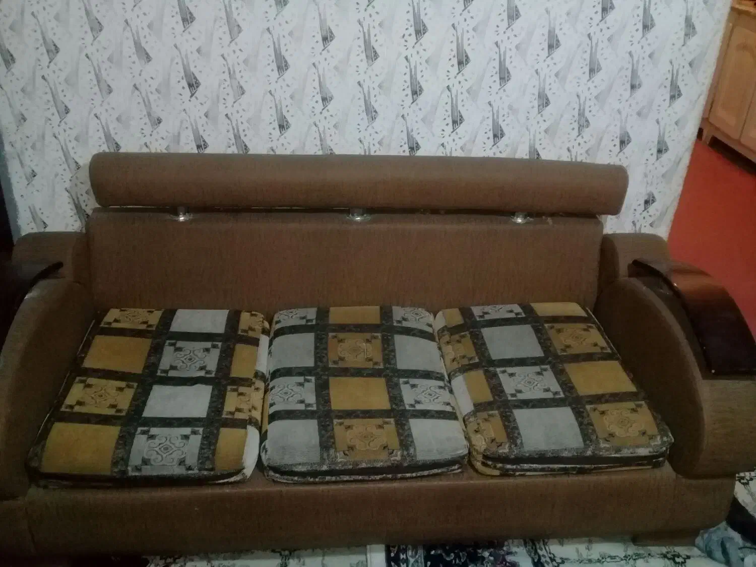 مقداری وسایل منزل.تابلو فرش.مبل.تخت خواب.|مبلمان خانگی و میز عسلی|کرمانشاه, |دیوار