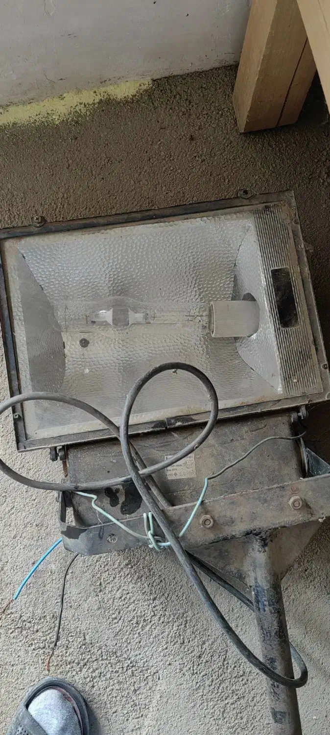 سالم و خیلی پرنور|لامپ و چراغ|خوی, |دیوار