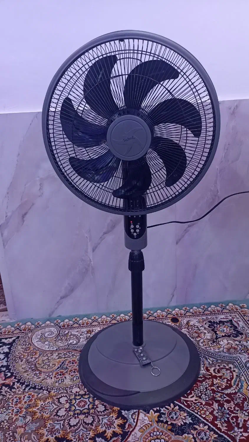 تلویزیون ۲۱ پنکه هفت پره کنترلی تکنو مناسب جهیزیه|تلویزیون و پروژکتور|مشهد, خواجه ربیع|دیوار