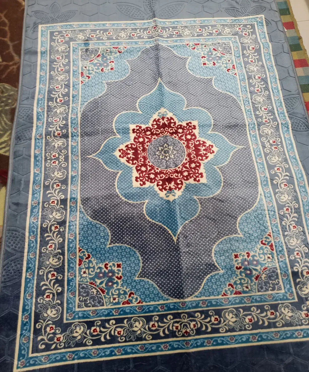 پتو لیلیان وروبالشتی|رختخواب، بالش، پتو|بوشهر, |دیوار