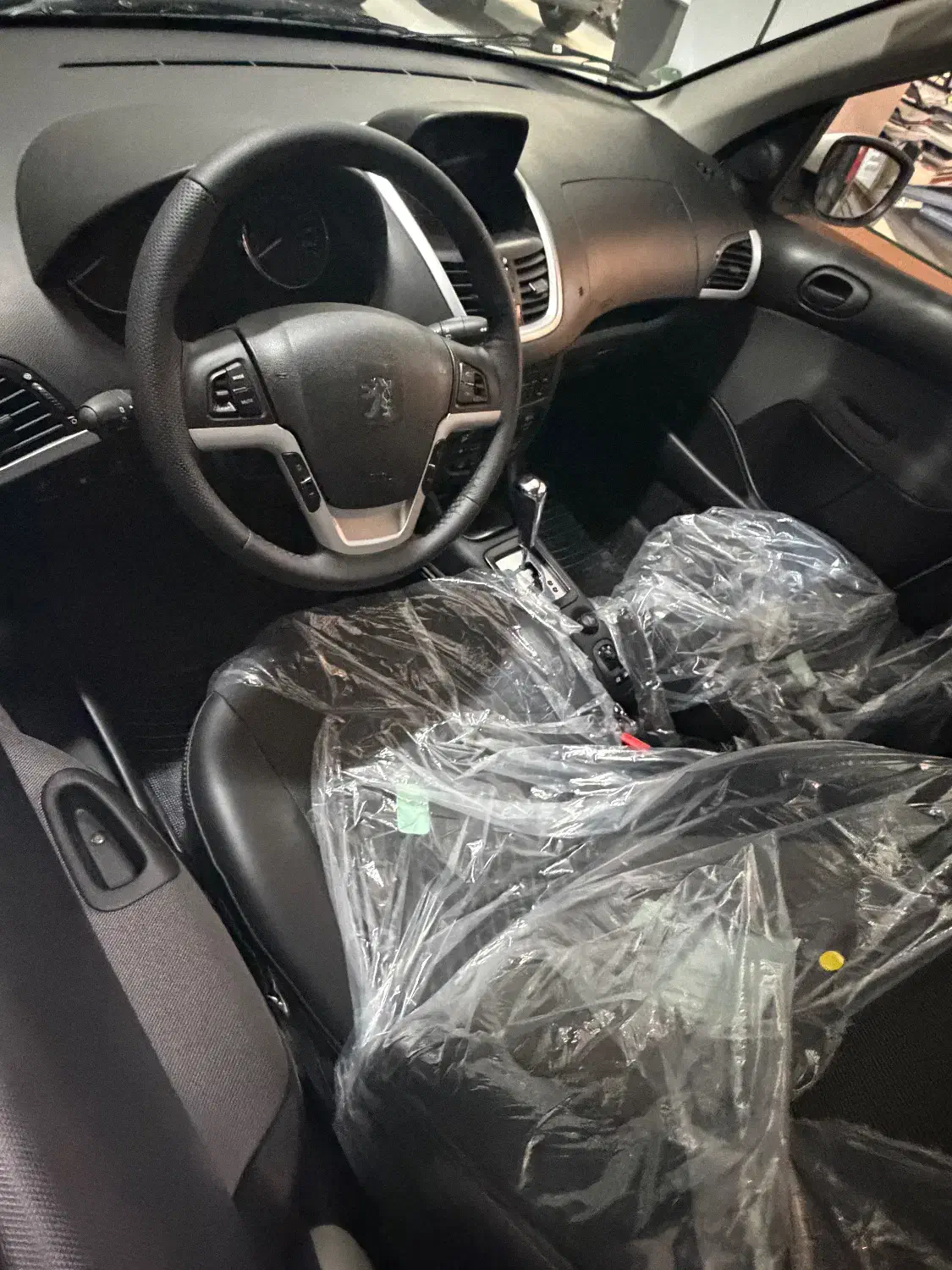 ۲۰۷ اتوماتیک سقف پانا موتور تیوفایو پلاس+سفید|خودرو سواری و وانت|شیراز, شهرک بزین|دیوار