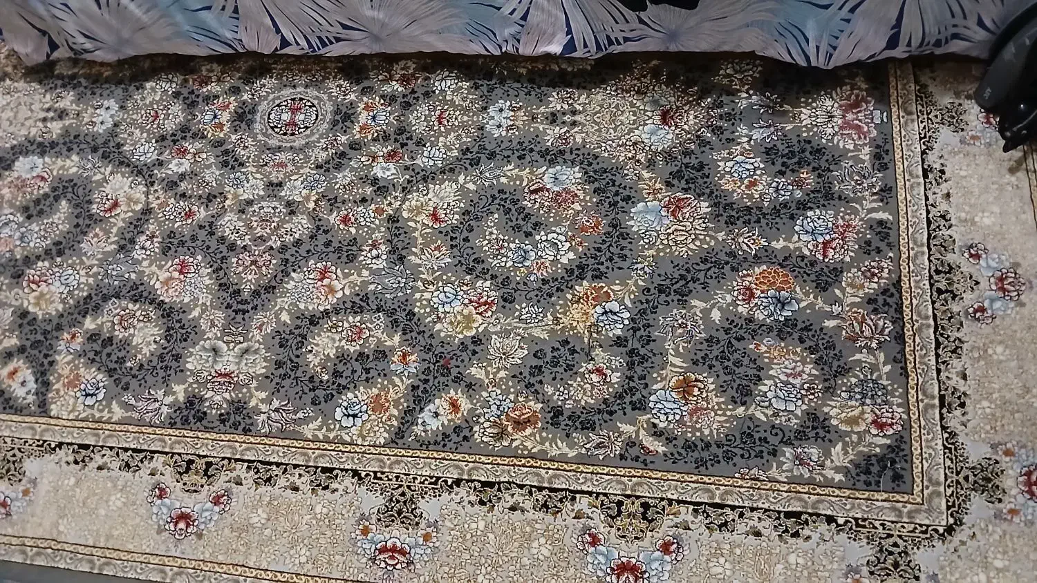 فرش ۶متری سالم و یه فرش کوچیک|فرش|صومعه‌سرا, |دیوار