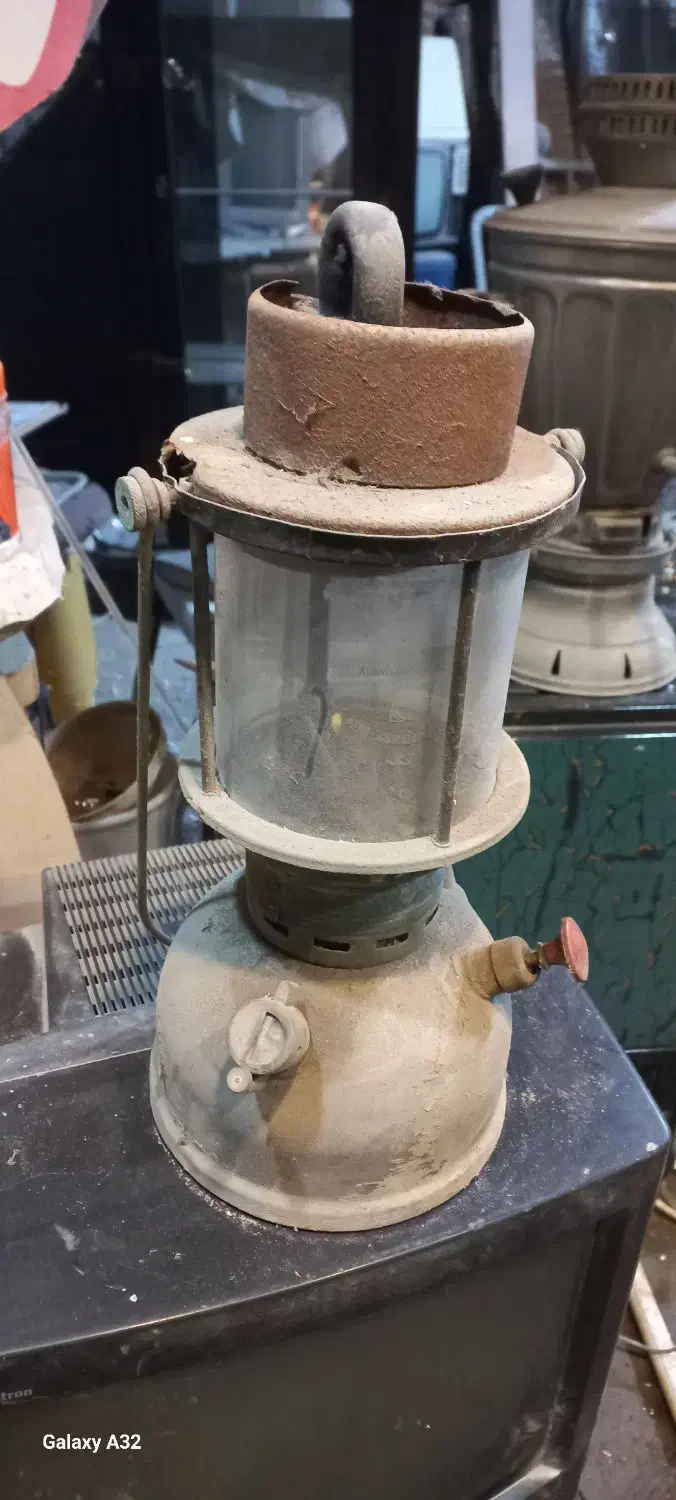 چراغ زنبوری|کلکسیون اشیاء عتیقه|آستانه اشرفیه, |دیوار