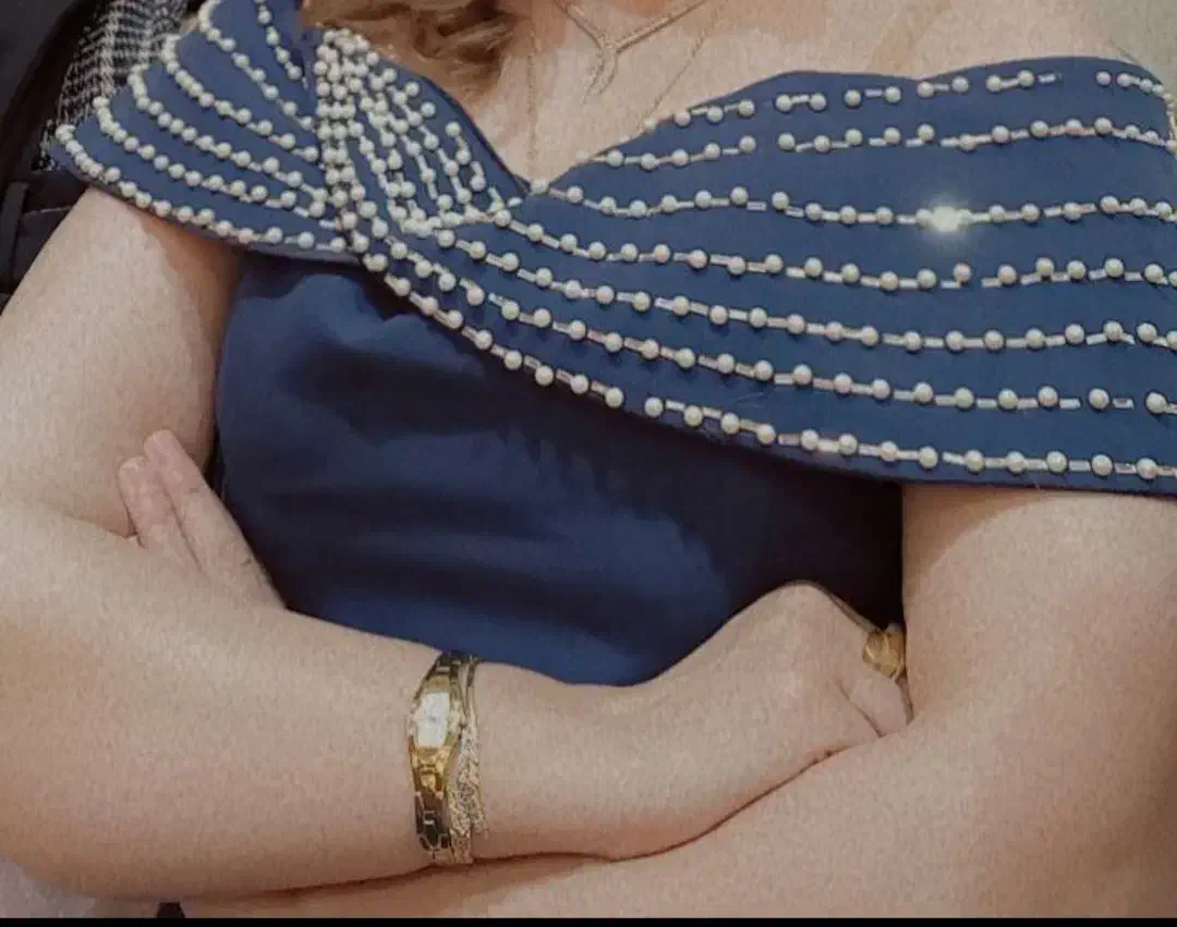 پیراهن مجلسی|لباس|رشت, سعدی (تختی)|دیوار