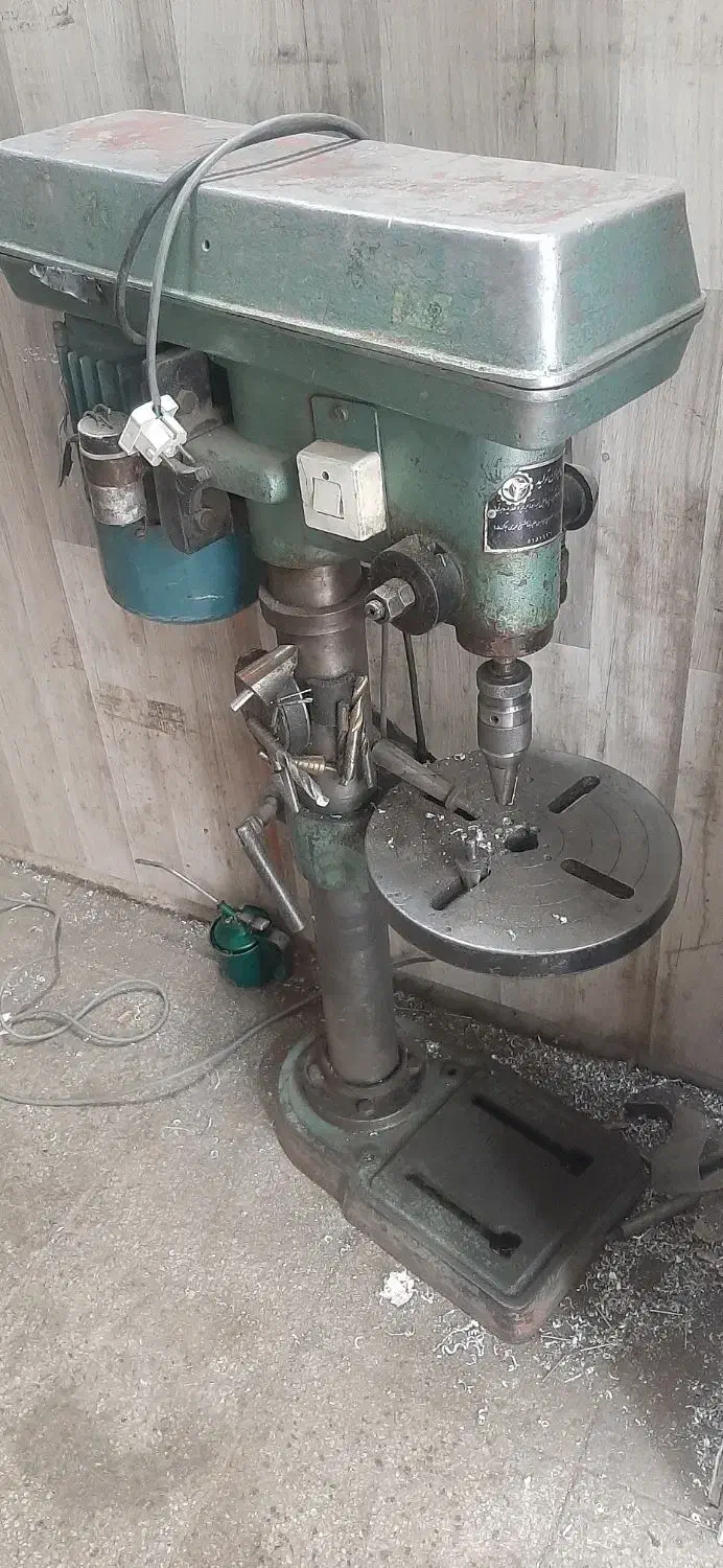 دیرل ستونی|ابزارآلات|تبریز, |دیوار