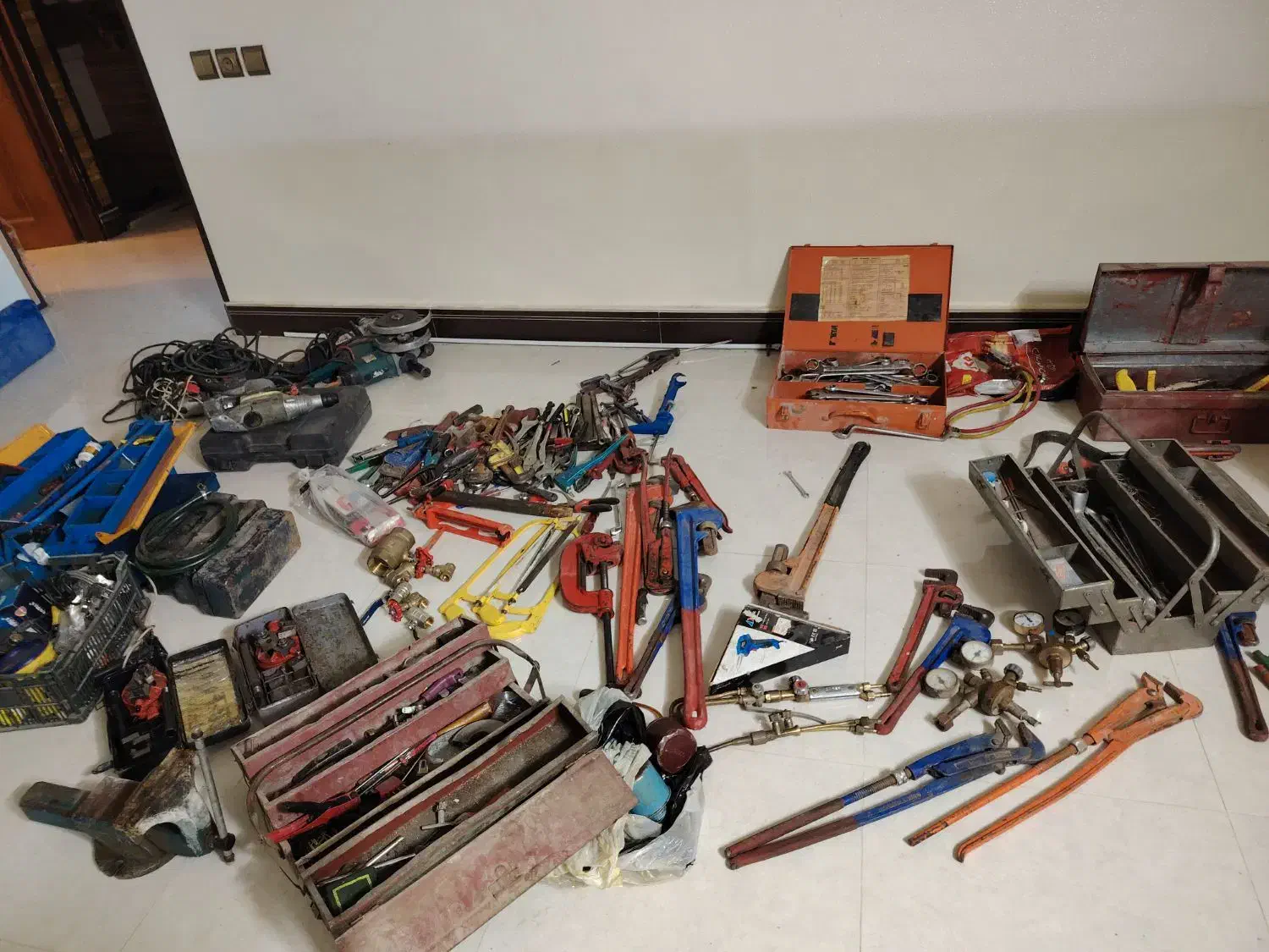 تعدادی ابزار برای فروش به صورت یک جا|ابزارآلات|اصفهان, خانه اصفهان|دیوار